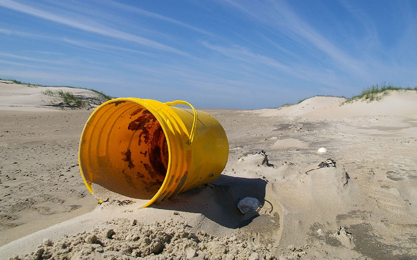 Buckets, washed up on the Hors on Texel. Photo: Foto Fitis