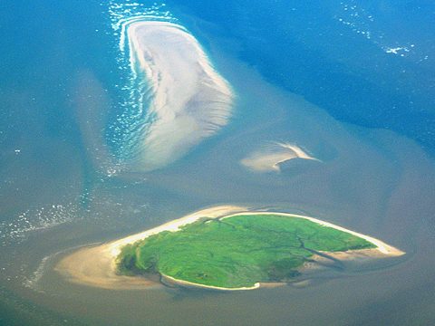 luchtfoto van Mellum. Foto: Foto Fitis