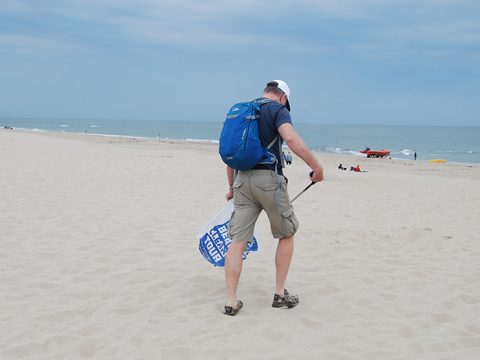 De deelnemers van de Beach Cleanup gaan van start