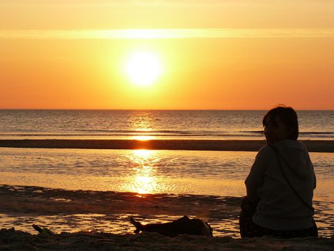 Ondergaande zon strand (foto Eelco Cramer )