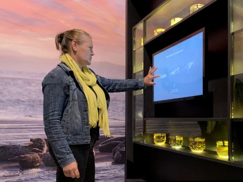 Touchscreen-tentoonstelling Wonderlijk Wad-met bezoek